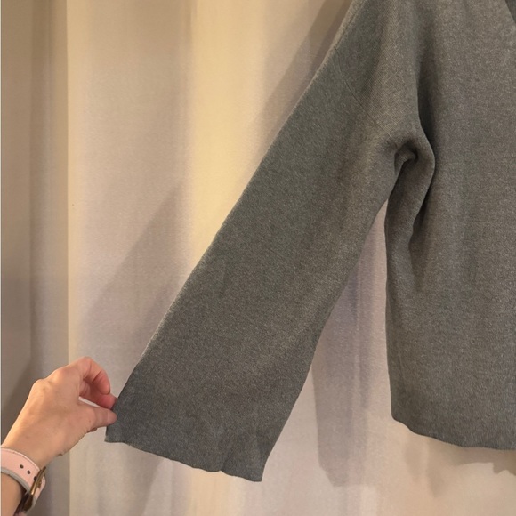 NWT Old Navy Charcoal V-Neck Sweater - Picture 2 of 9